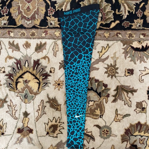 🍁Nike Pro Dri-Fit Traing Leggings 🍁 - Picture 6 of 7